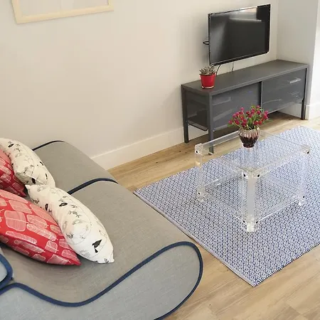 Stylish Modern Studio With Ac, Close To Metro, River & Timeout Daire