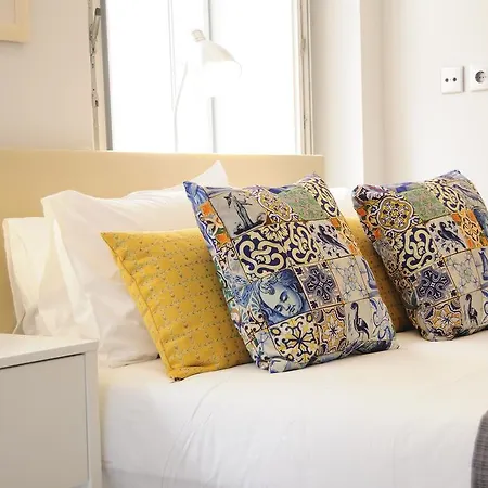 Stylish Modern Studio With Ac, Close To Metro, River & Timeout *