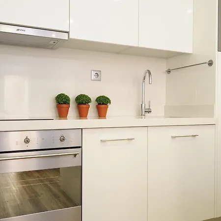 Stylish Modern Studio With Ac, Close To Metro, River & Timeout *